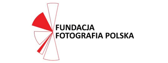 Logo z napisem: FUNDACJA FOTOGRAFIA POLSKA