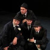 Czterej mężczyźni na scenie